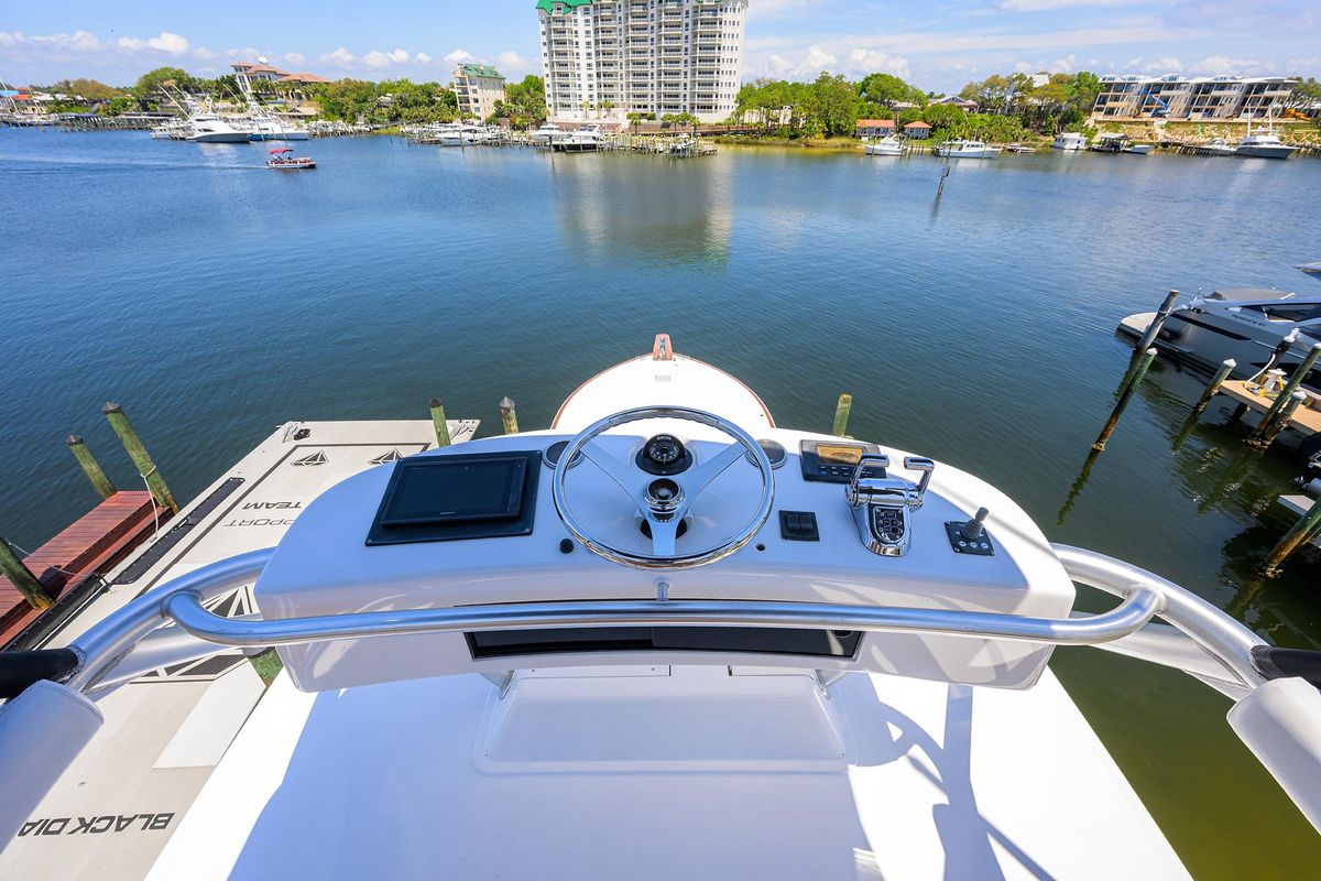 2004 Viking 65 