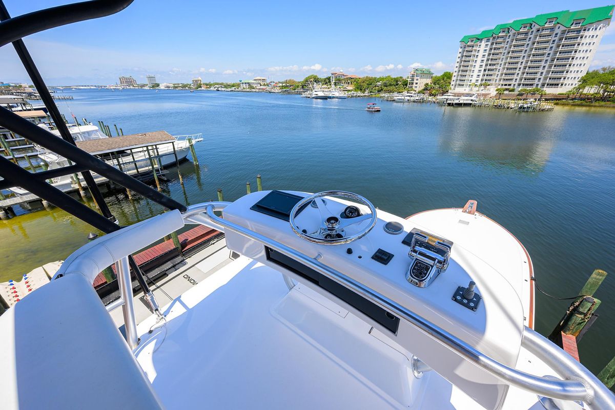 2004 Viking 65 