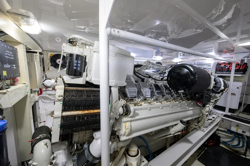 Enclosed Bridge W/tower Yacht Photos Pics 