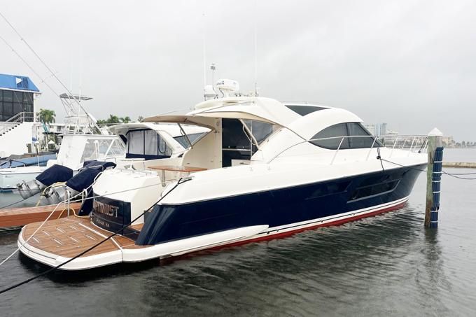 2013 Riviera 5000 Sport Yacht