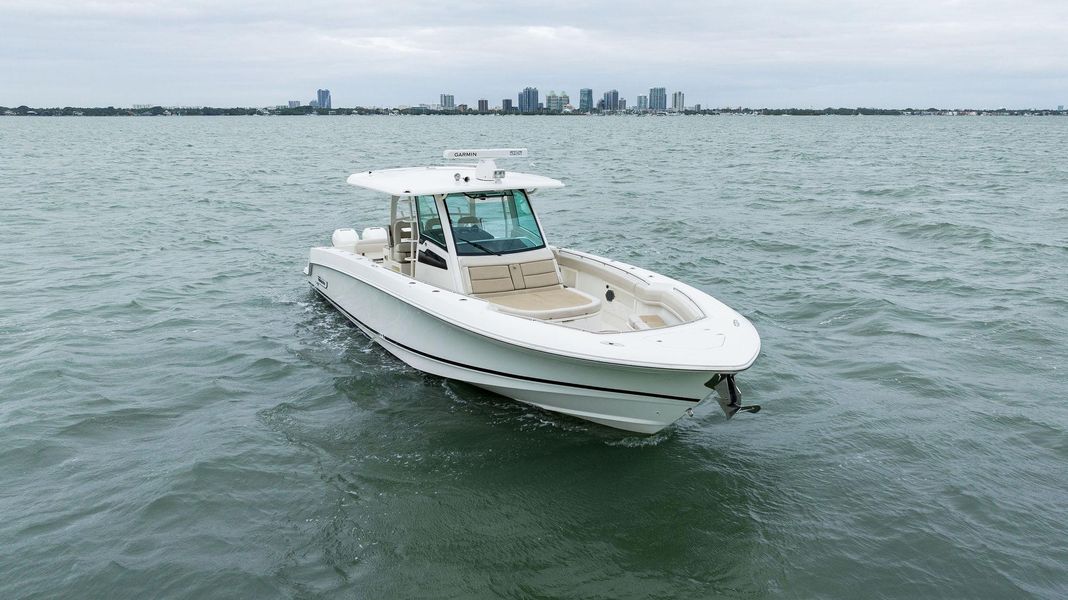 2018 Boston Whaler 380 Outrage