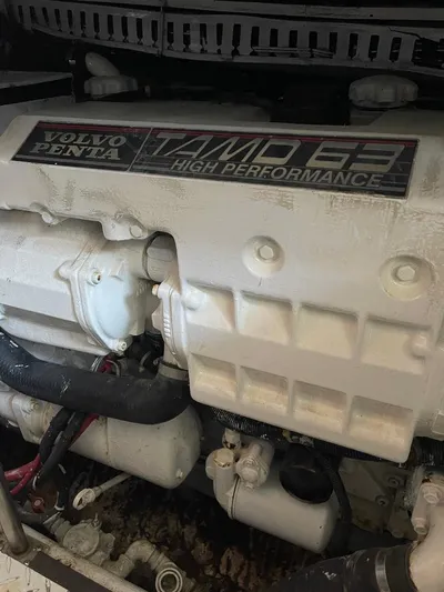 Sudden Comfort Yacht Photos Pics Volvo Penta TAMD63 engine in 2001 Carver 444 Cockpit Motor Yacht.