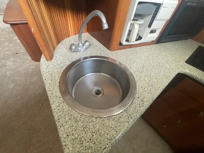 Sudden Comfort Yacht Photos Pics Stainless steel sink in 2001 Carver 444 Cockpit Motor Yacht kitchen area.