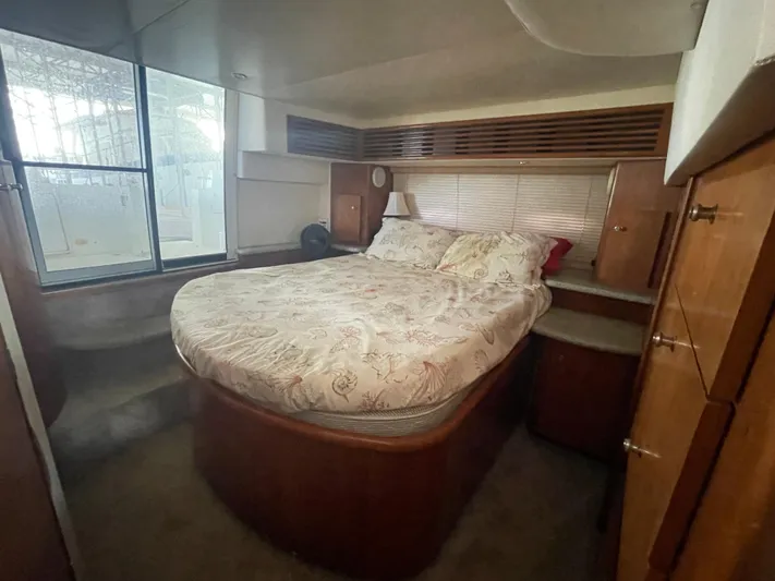 Sudden Comfort Yacht Photos Pics 2001 Carver 444 Cockpit Motor Yacht bedroom with cozy bed and wooden cabinetry.