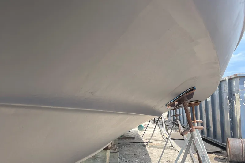 Sudden Comfort Yacht Photos Pics 2001 Carver 444 Cockpit Motor Yacht hull on dry dock, supported by stands.