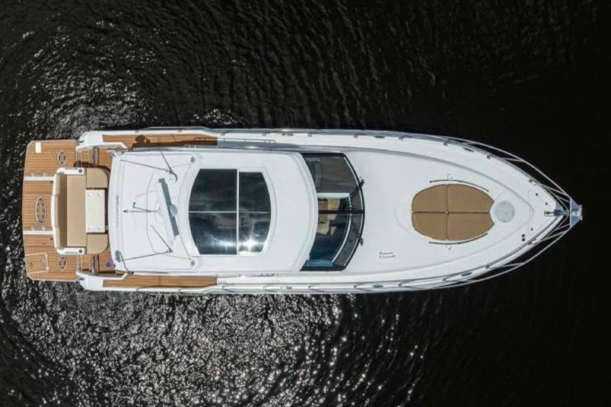 2015 Cruisers 48 