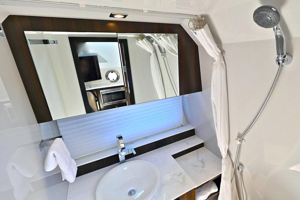 2021 Cruisers Yachts 42 