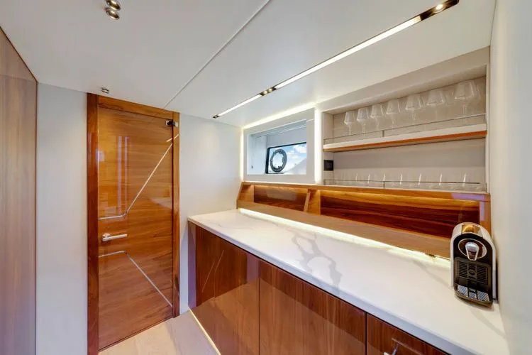  Yacht Photos Pics 2022 Sunseeker 65 Sport Yacht - Image 37