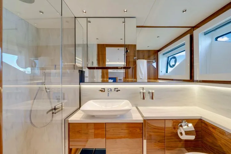  Yacht Photos Pics 2022 Sunseeker 65 Sport Yacht - Image 51