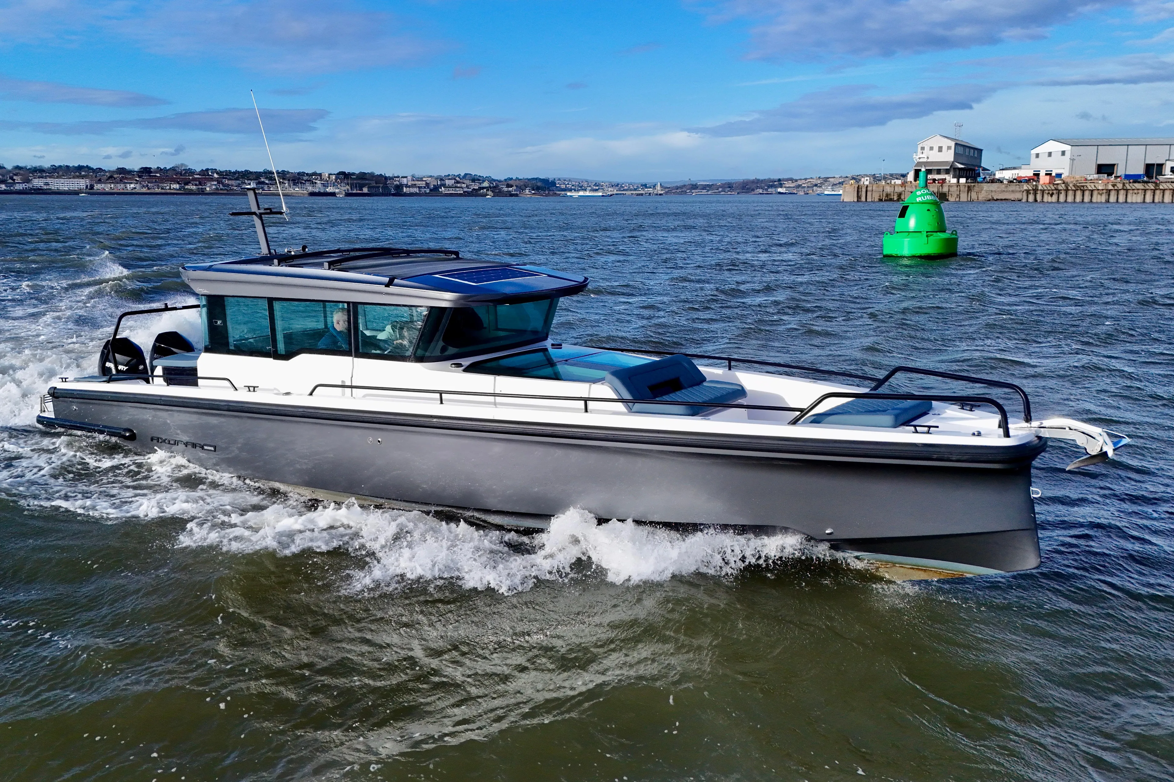 2023 Axopar 37 XC Cross Cabin