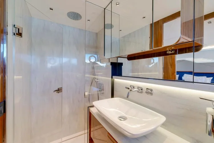  Yacht Photos Pics 2022 Sunseeker 65 Sport Yacht - Image 45