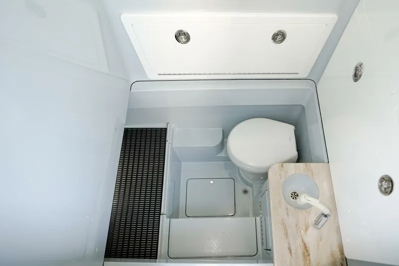 T/t The O Sheaux Yacht Photos Pics 2024 Valhalla Boatworks V-33- T/T THE O SHEAUX- Head