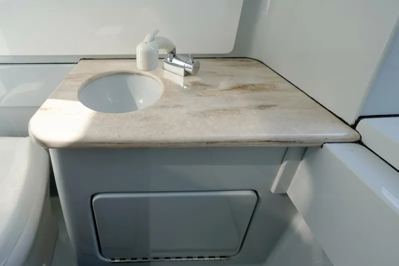 T/t The O Sheaux Yacht Photos Pics 2024 Valhalla Boatworks V-33- T/T THE O SHEAUX- Head