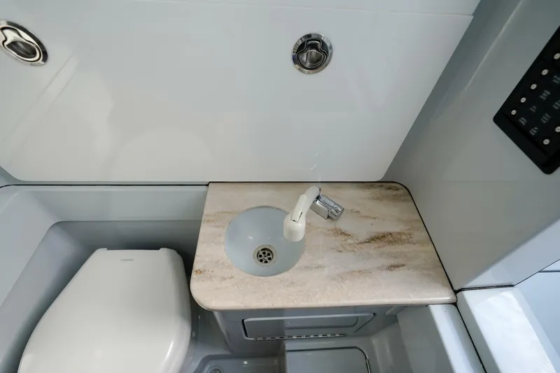 T/t The O Sheaux Yacht Photos Pics 2024 Valhalla Boatworks V-33- T/T THE O SHEAUX- Head