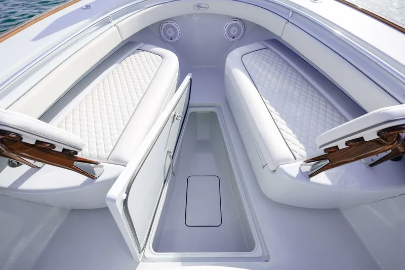 T/t The O Sheaux Yacht Photos Pics 2024 Valhalla Boatworks V-33- T/T THE O SHEAUX- Bow Seating