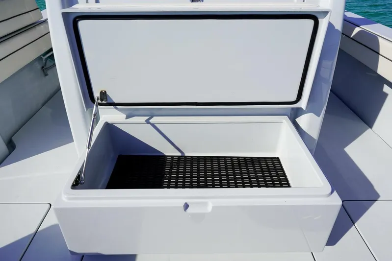 T/t The O Sheaux Yacht Photos Pics 2024 Valhalla Boatworks V-33- T/T THE O SHEAUX- Cockpit