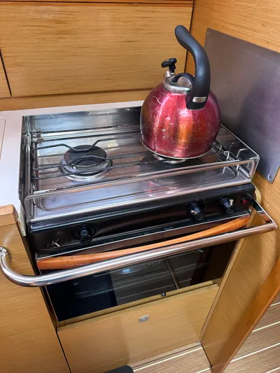 Mi Akumal Yacht Photos Pics Stove with red kettle in Jeanneau Sun Odyssey 40.3 yacht kitchen, 2011 model.