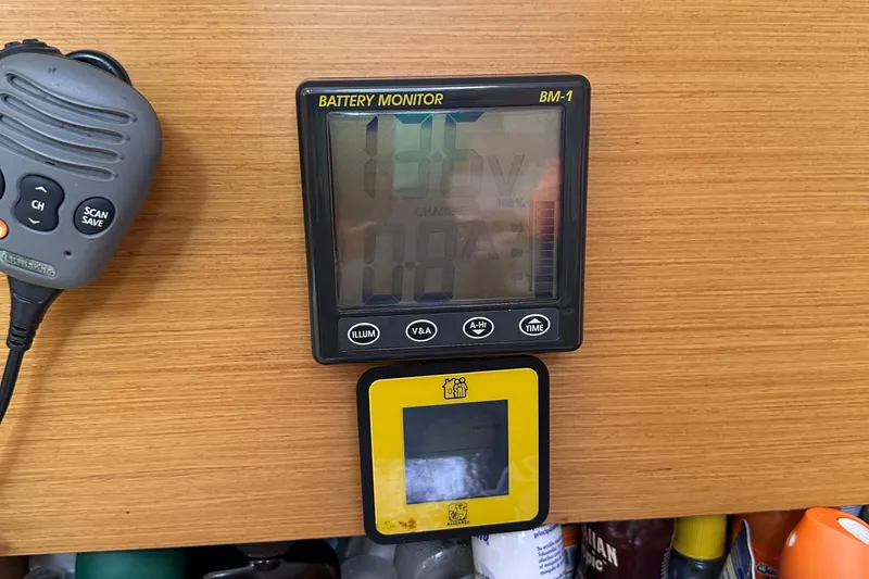 Mi Akumal Yacht Photos Pics Battery monitor and radio on Jeanneau Sun Odyssey 40.3 yacht, 2011 model.