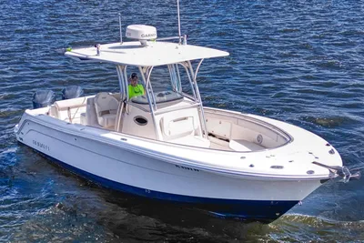 Robalo R300 Center Console