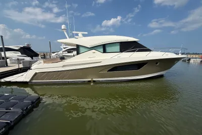 Tiara Yachts 50 Coupe