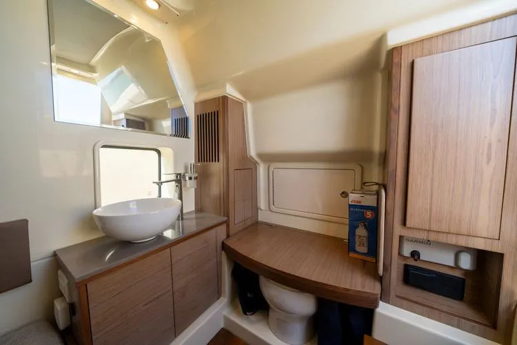  Yacht Photos Pics 2022 Chris-craft Catalina 34 - Image 38