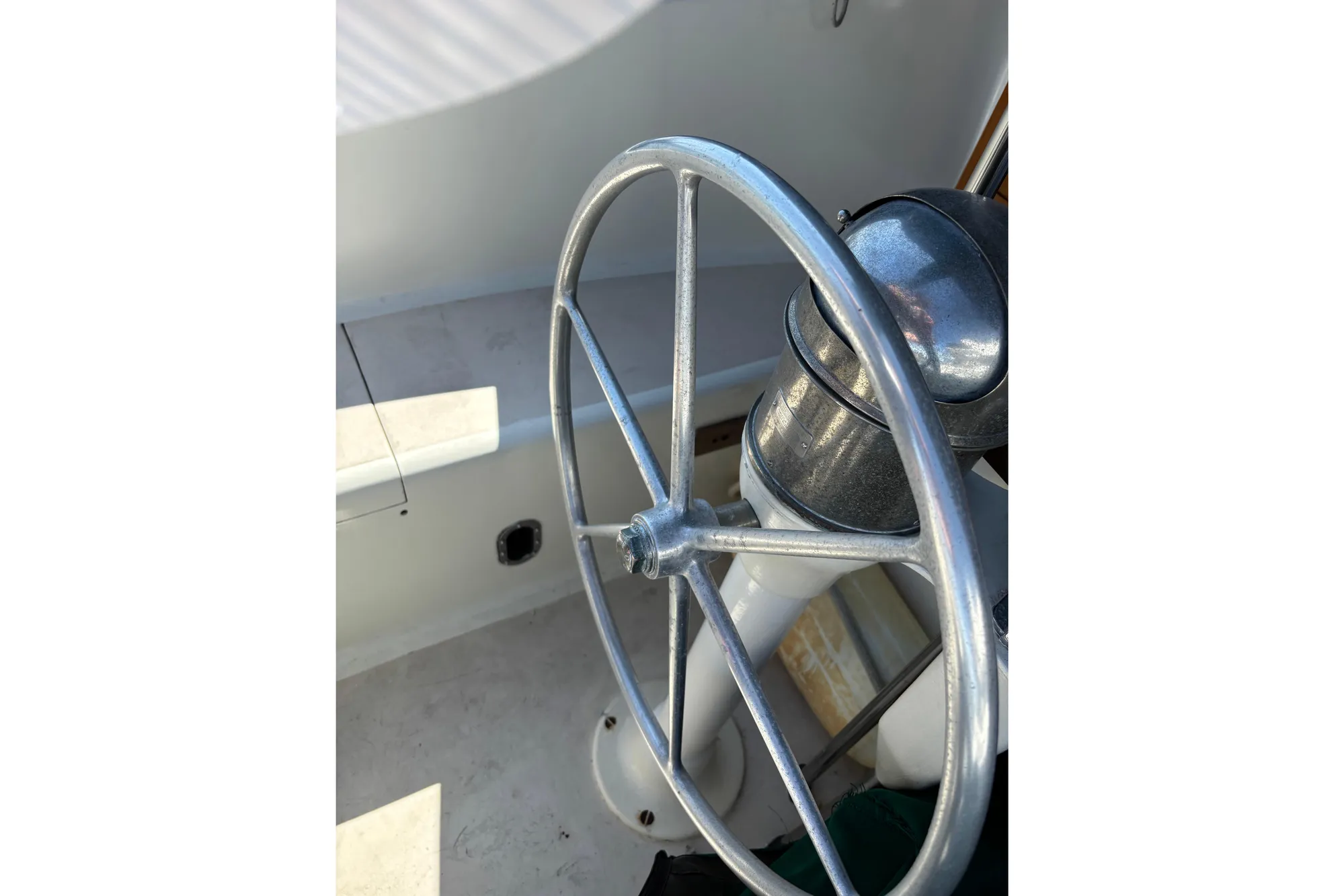 Steering wheel of a 1968 Spencer 35 boat, showcasing vintage nautical design.
