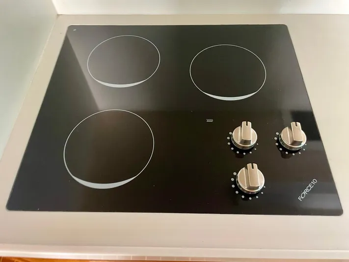 Islander 7 Yacht Photos Pics Four-burner electric stove with control knobs on a Bertram 43 Convertible, 1988 model.