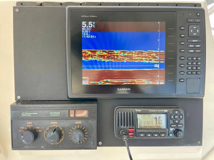 Islander 7 Yacht Photos Pics Garmin marine electronics on 1988 Bertram 43 Convertible boat dashboard.