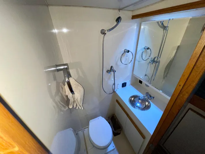 Islander 7 Yacht Photos Pics Bathroom in 1988 Bertram 43 Convertible yacht with sink, toilet, and shower.