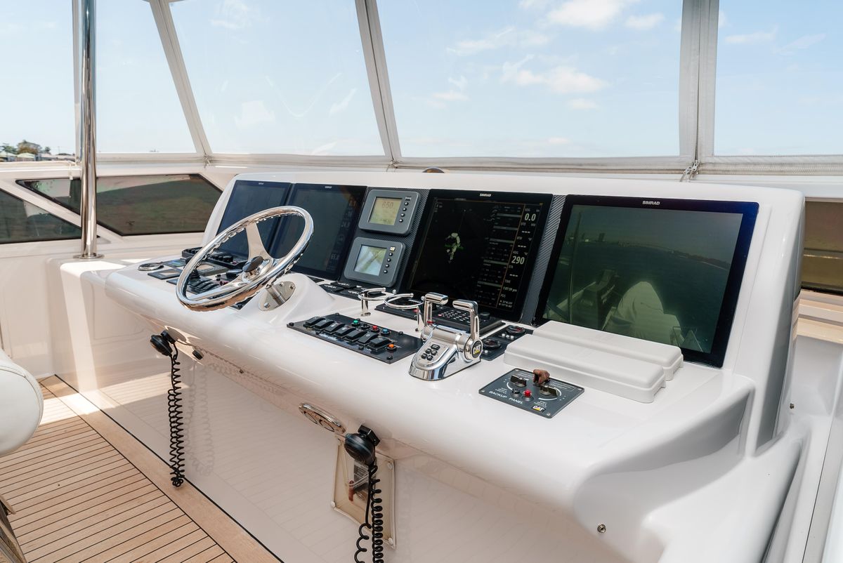 2008 Hatteras 72 