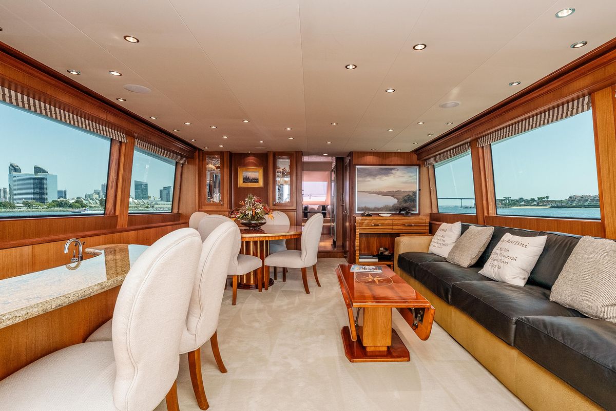 2008 Hatteras 72 