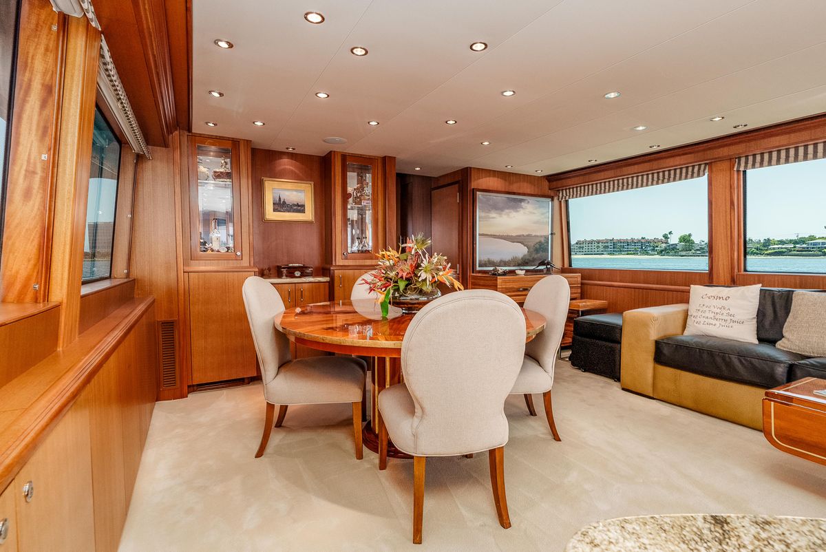 2008 Hatteras 72 