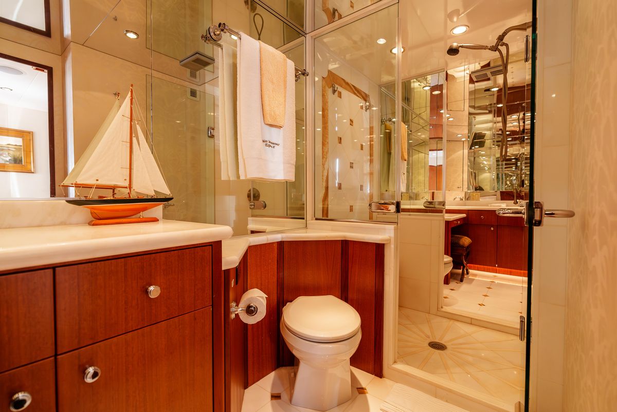 2008 Hatteras 72 