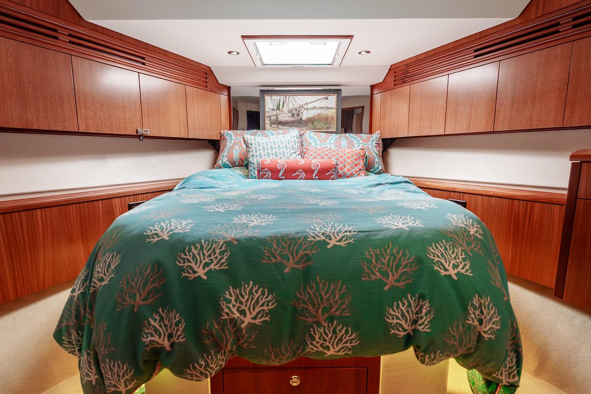 2008 Hatteras 72 