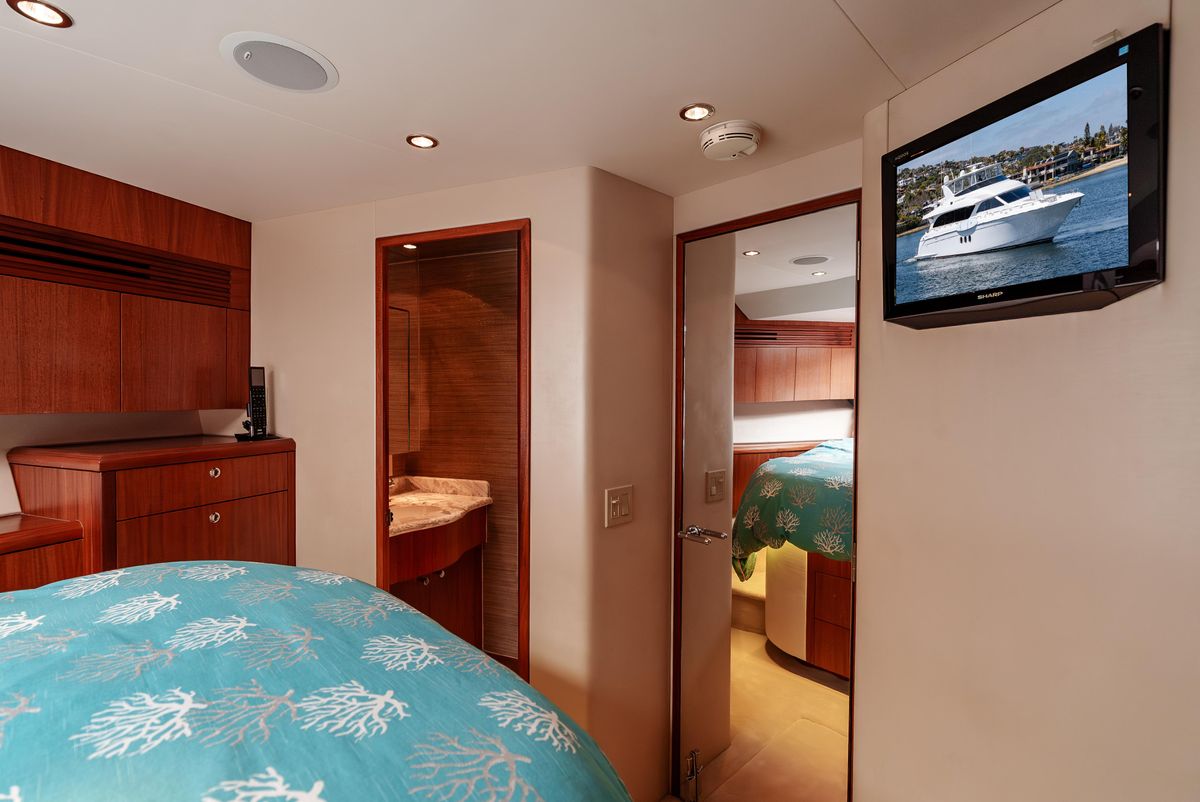 2008 Hatteras 72 