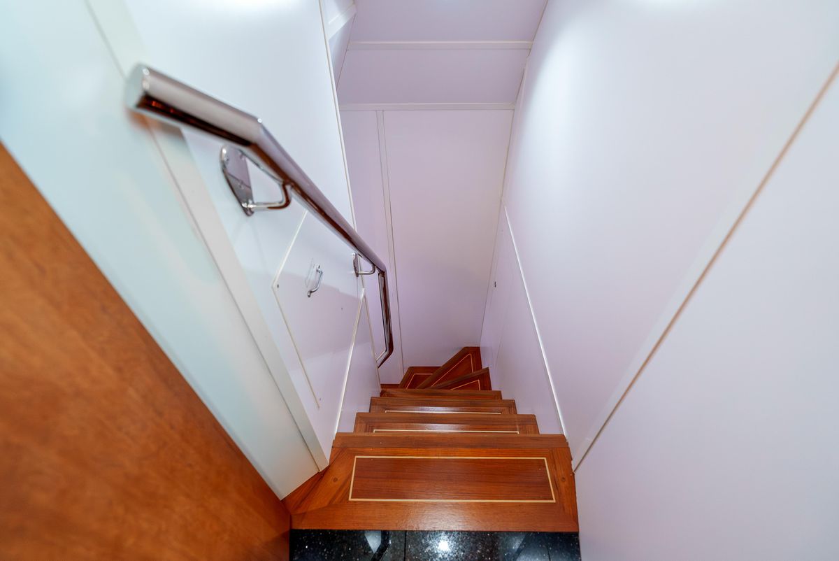 2008 Hatteras 72 