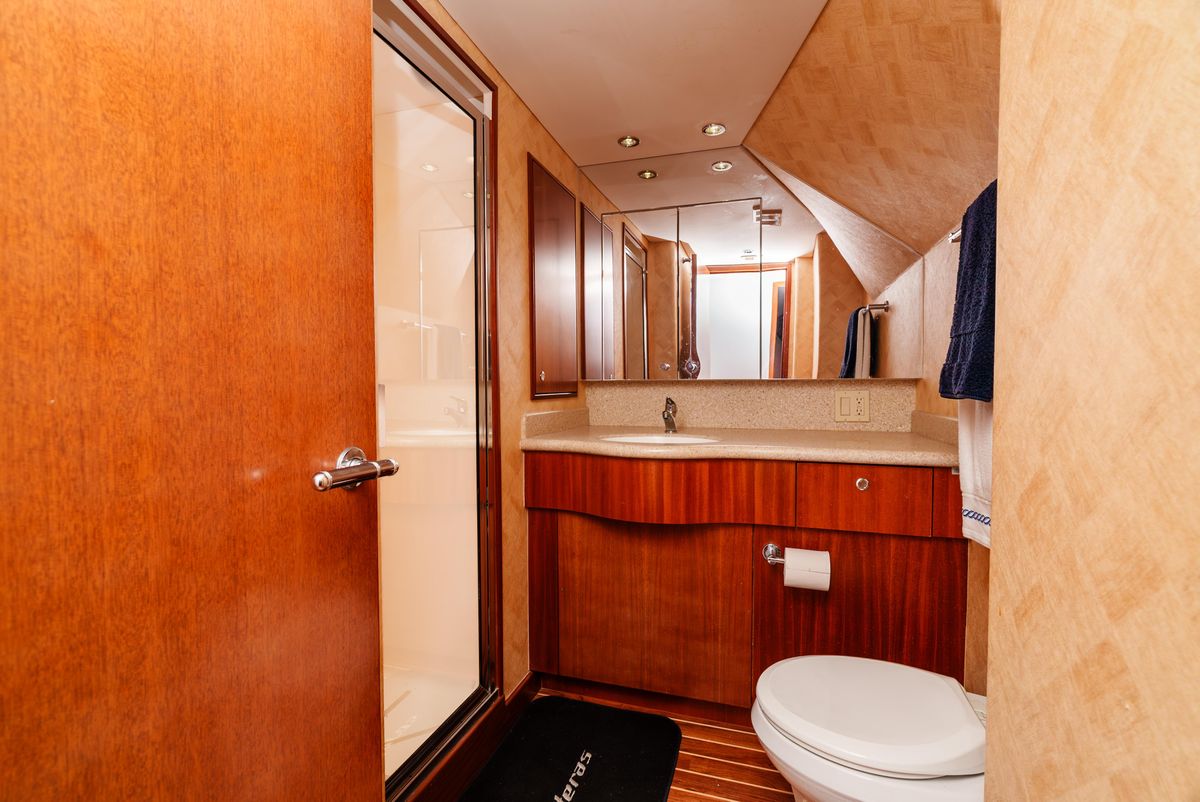 2008 Hatteras 72 