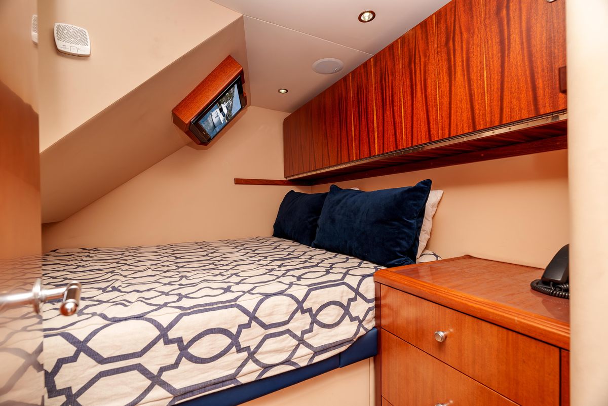 2008 Hatteras 72 