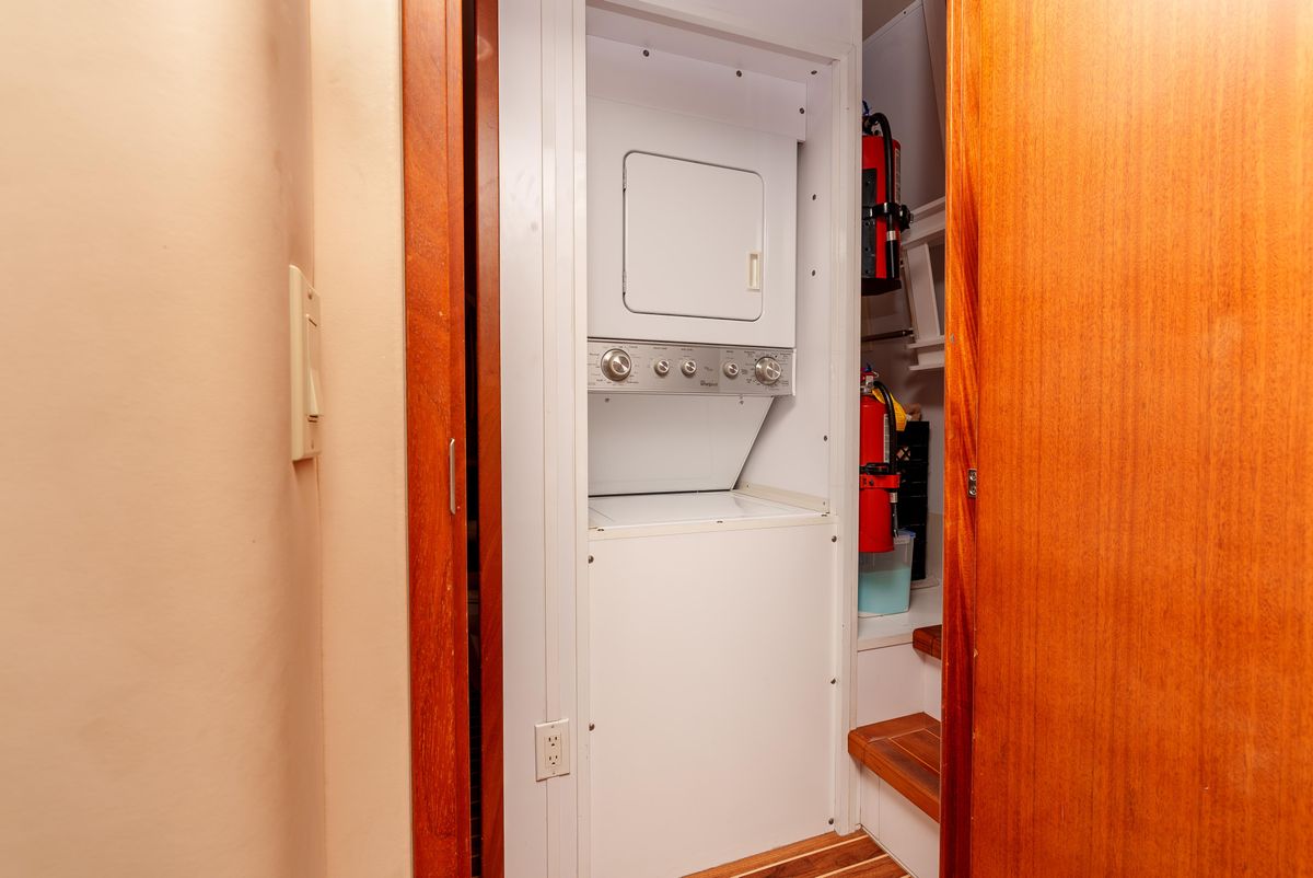 2008 Hatteras 72 