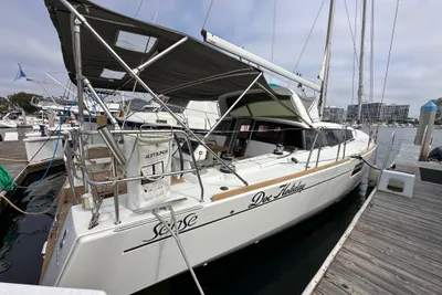 Beneteau Sense 43