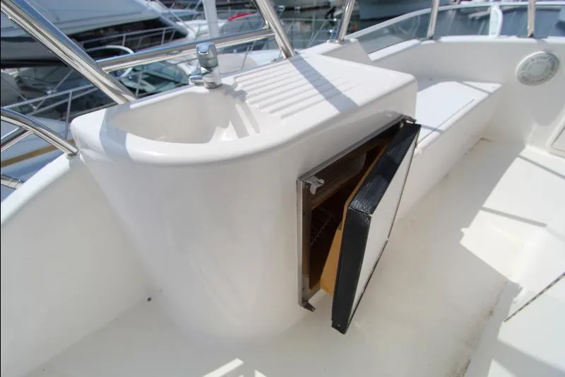  Yacht Photos Pics 2005 Riviera 46 Convertible Sportfisher boat sink and storage compartment on deck.