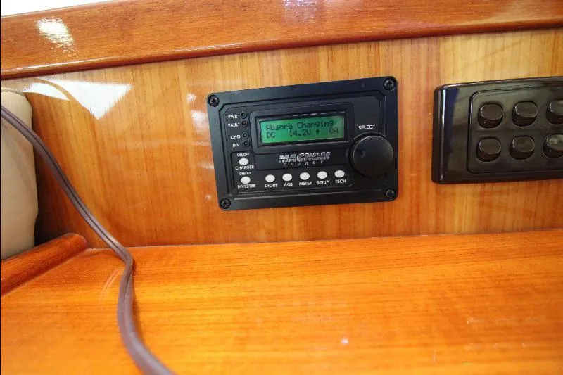  Yacht Photos Pics Control panel on 2005 Riviera 46 Convertible Sportfisher, displaying absorb charging status.