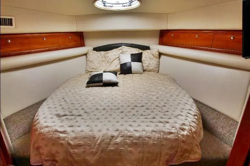  Yacht Photos Pics Luxurious bedroom interior of 2005 Riviera 46 Convertible Sportfisher yacht.