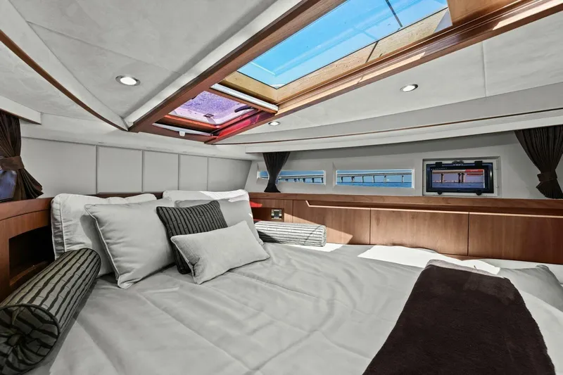 Board Room Yacht Photos Pics Luxurious interior of 2017 Galeon 385 HTS yacht with skylight and modern bedding.