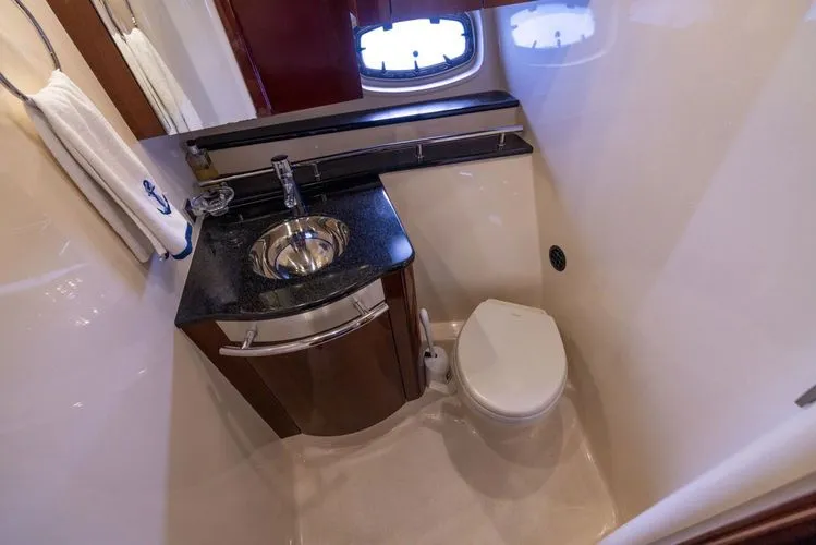  Yacht Photos Pics 2010 Sea Ray 500 Sundancer - Image 46