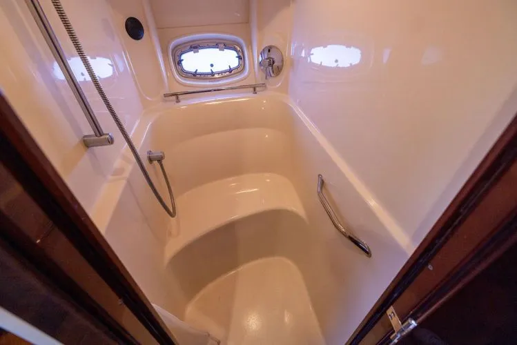  Yacht Photos Pics 2010 Sea Ray 500 Sundancer - Image 45