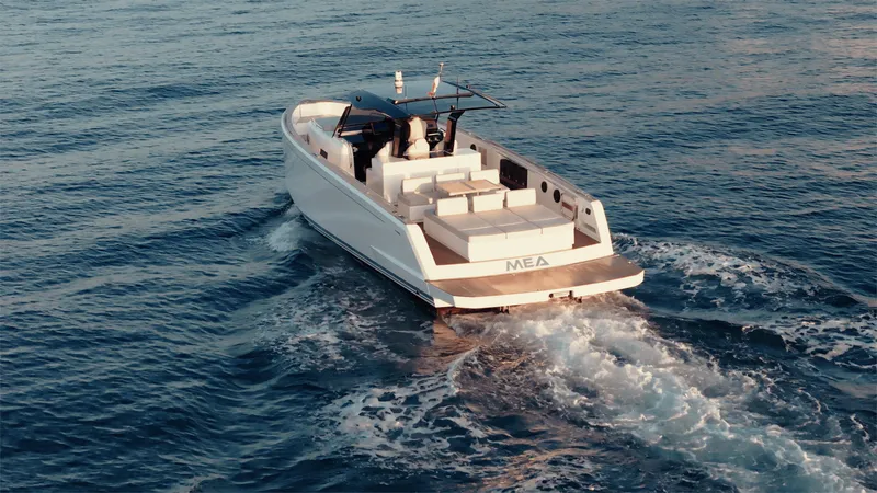 Mea Yacht Photos Pics Pardo Yachts 43, 2022 model, cruising on open water, rear view.