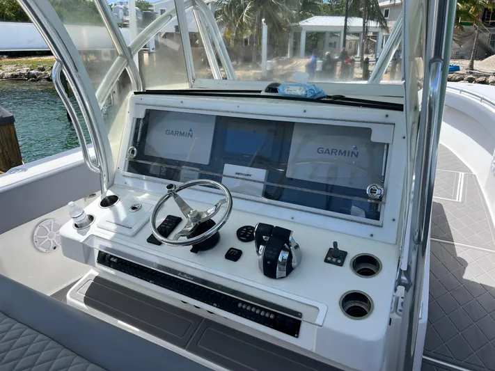  Yacht Photos Pics 2015 SeaHunter 41 Tournament boat console with Garmin navigation system.