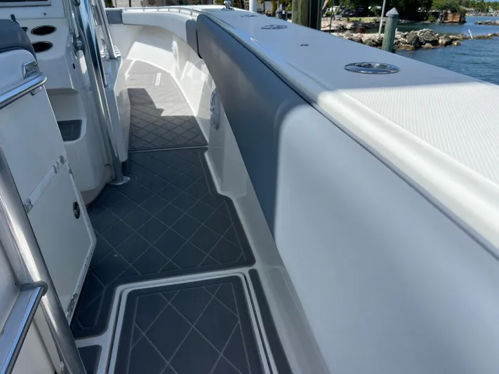  Yacht Photos Pics 2015 SeaHunter 41 Tournament boat deck with sleek design and modern features.