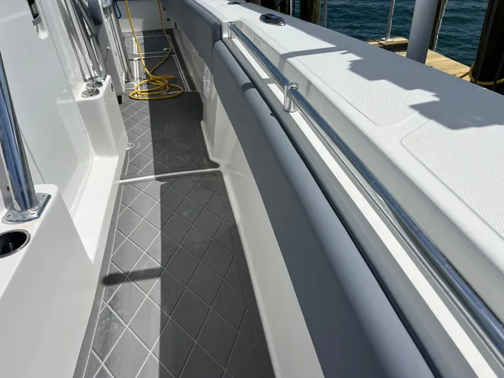  Yacht Photos Pics 2015 SeaHunter 41 Tournament boat deck with gray flooring and railing.